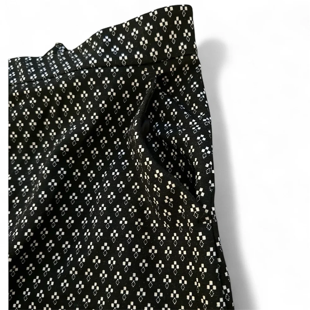 Banana Republic Women's Black And White Size 12 Skirt, Pleat In Front W/POCKETS!